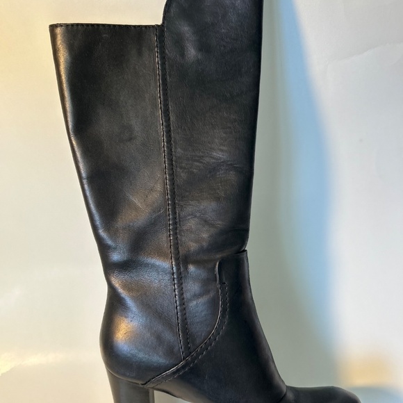 black heeled leather boots - Picture 3 of 12